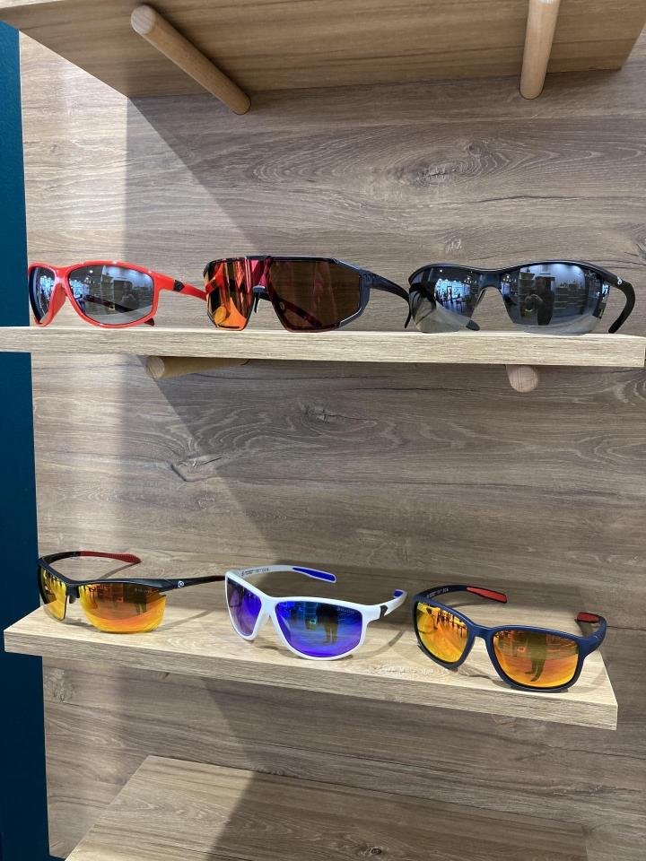 Votre vendeur de lunettes de sport.